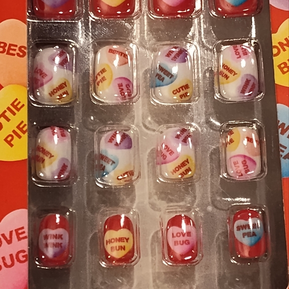 NWT! Valentine's Day Nail Polish Strips & Press-On Nails Set - Picture 5 of 12